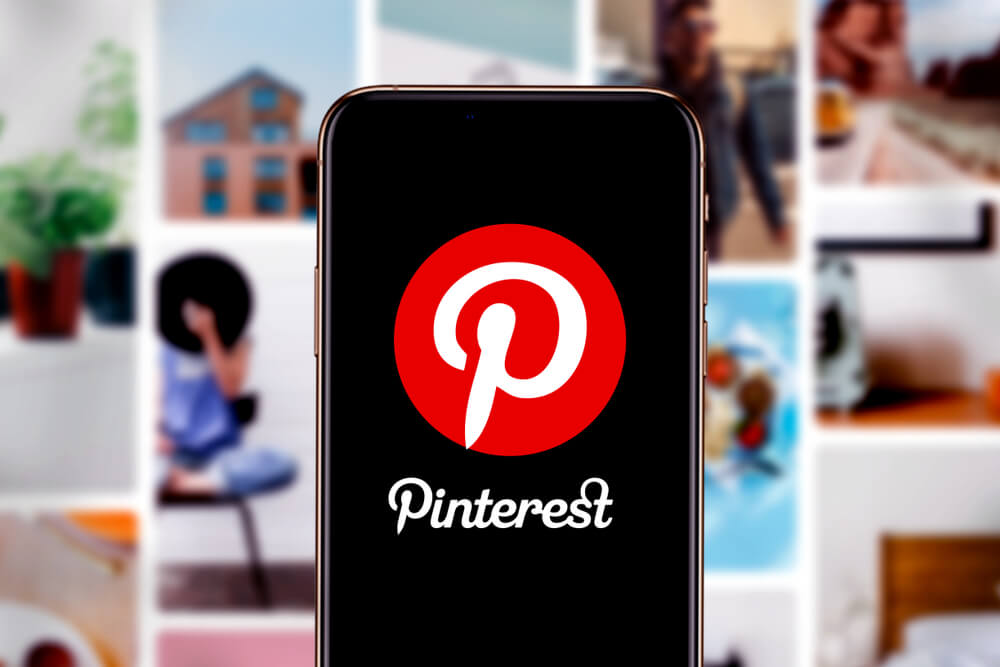 logo pinterest su smartphone