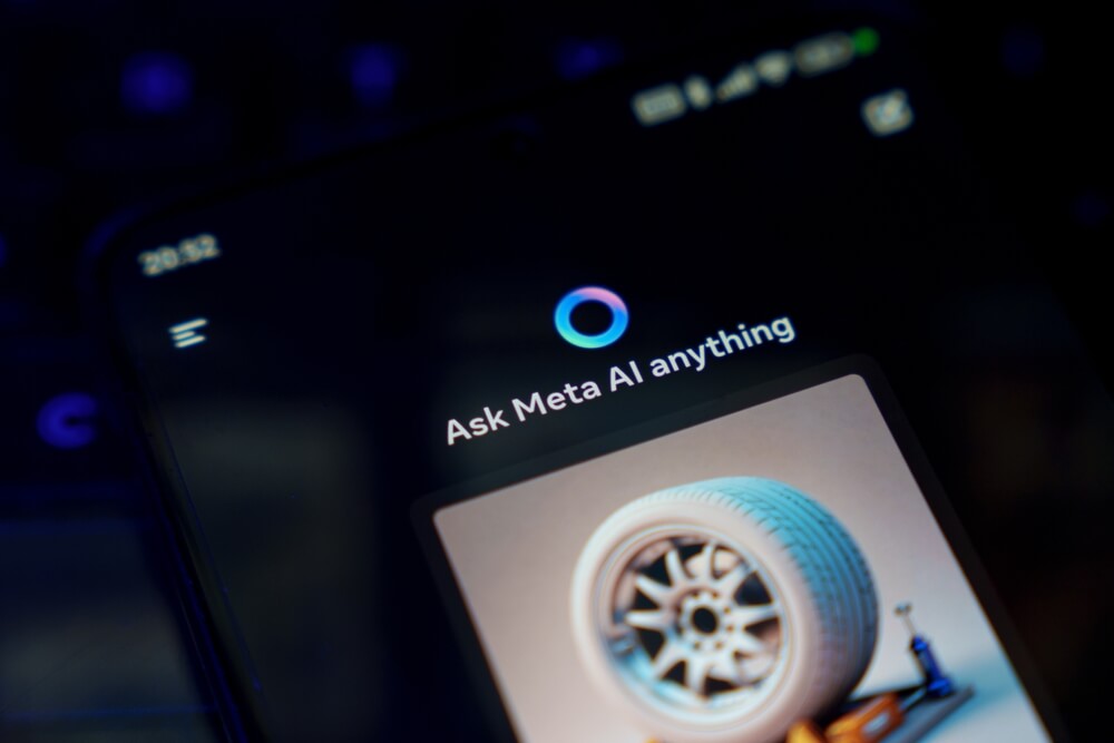 meta ai chatbot su smartphone