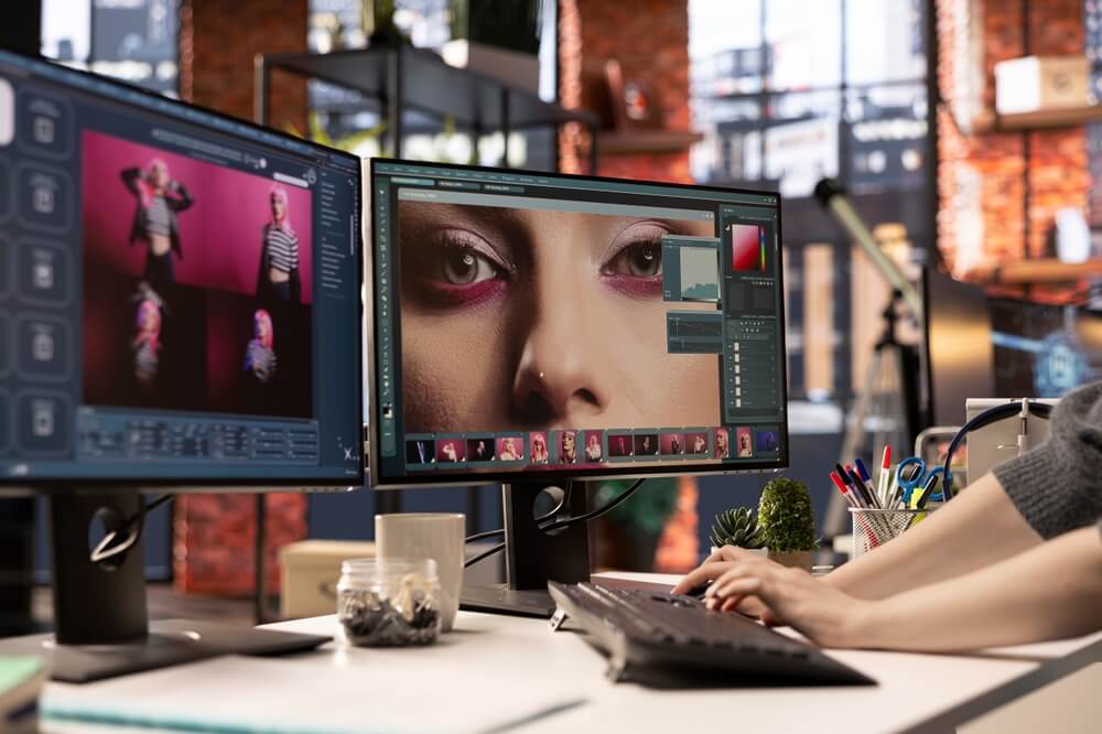 shutterstock_2663296489 graphic designer usa AI per lavorare