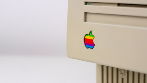 Logo Apple arcobaleno su Macintosh