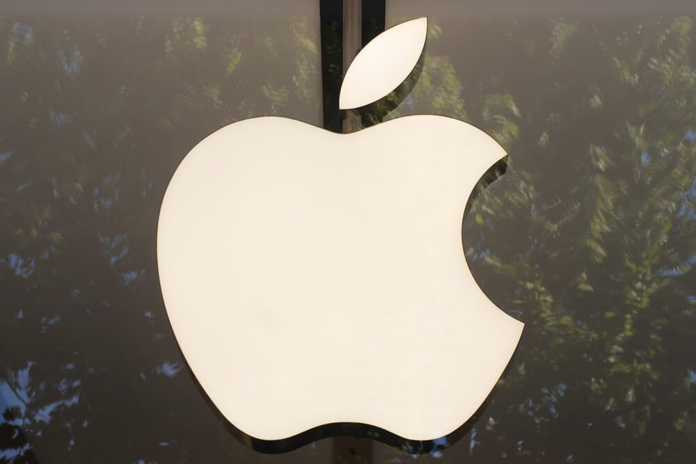 shutterstock_2328899485 logo apple