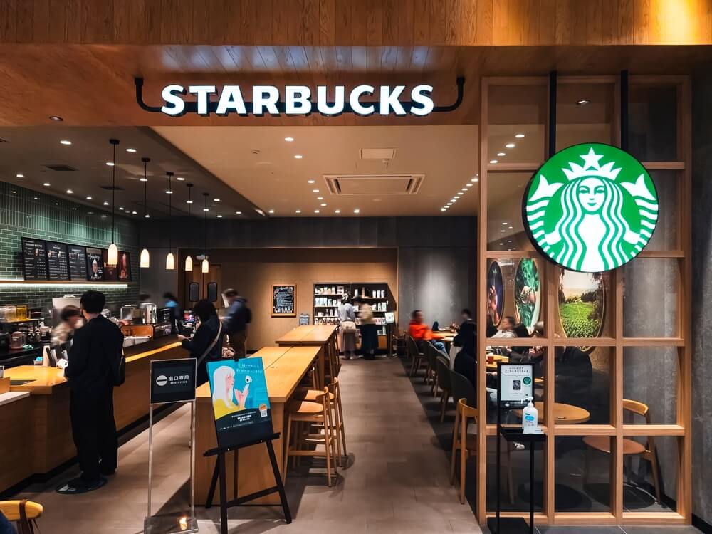 shutterstock_2622872025 punto vendita starbucks ai