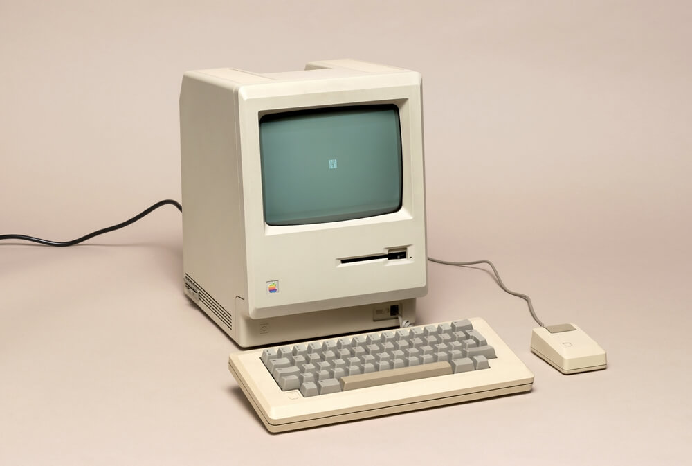 shutterstock_2556880155 macintosh 1984 le cui icone sono state create da susan kare