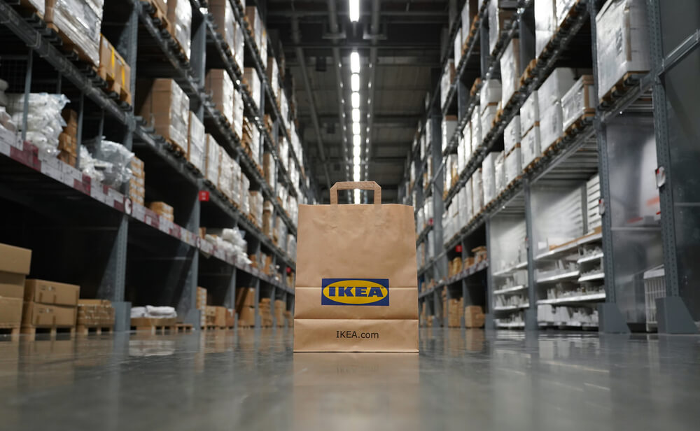 shutterstock_1972452203 scaffali ikea sfruttano strumenti ai per migliorare efficienza