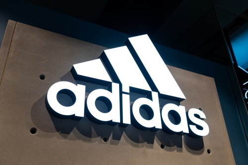logo adidas